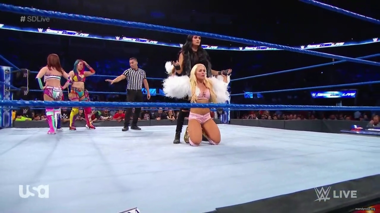 WWE_SmackDown_2019_09_24_720p_WEB_h264-HEEL_mp41886.jpg