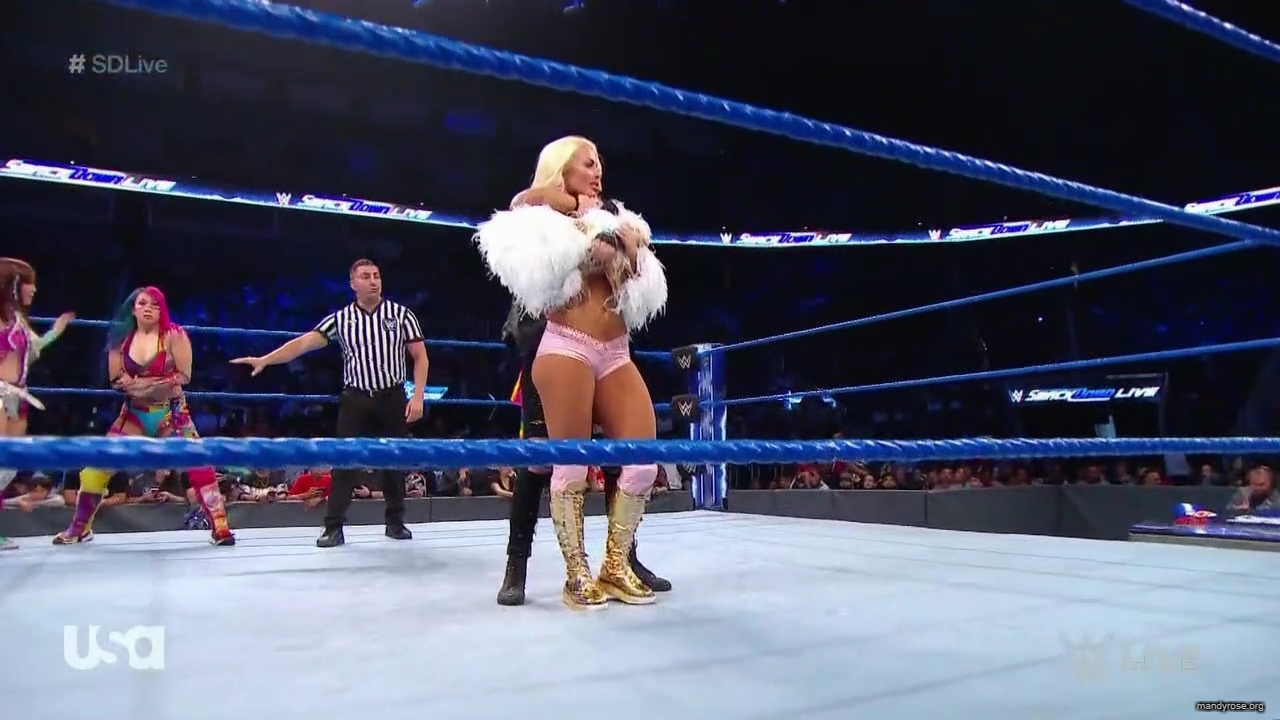 WWE_SmackDown_2019_09_24_720p_WEB_h264-HEEL_mp41888.jpg