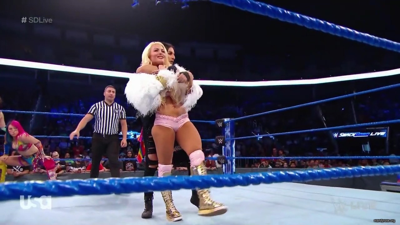 WWE_SmackDown_2019_09_24_720p_WEB_h264-HEEL_mp41889.jpg