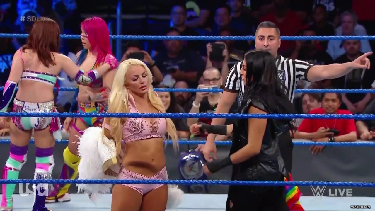 WWE_SmackDown_2019_09_24_720p_WEB_h264-HEEL_mp41894.jpg