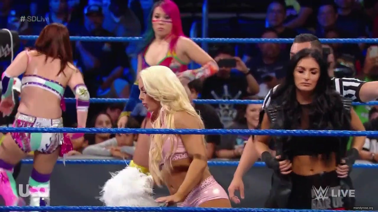 WWE_SmackDown_2019_09_24_720p_WEB_h264-HEEL_mp41895.jpg