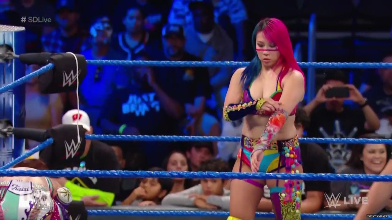 WWE_SmackDown_2019_09_24_720p_WEB_h264-HEEL_mp41896.jpg