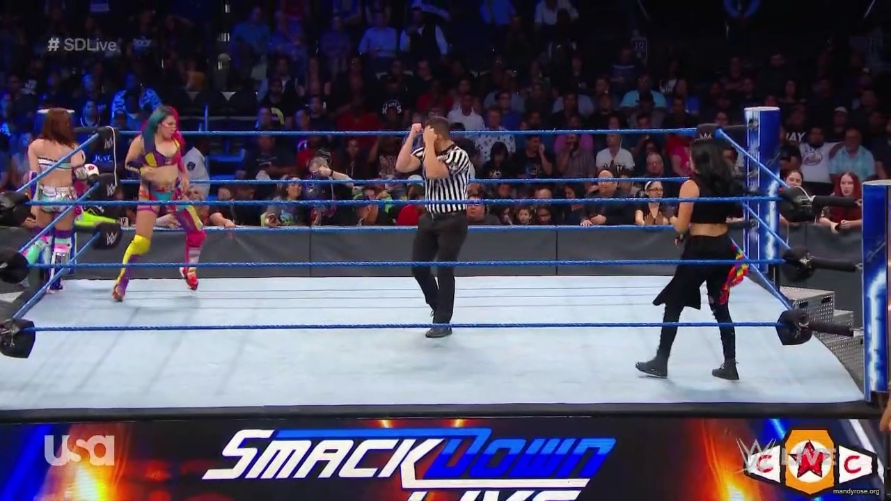 WWE_SmackDown_2019_09_24_720p_WEB_h264-HEEL_mp41900.jpg