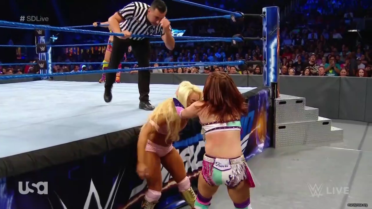 WWE_SmackDown_2019_09_24_720p_WEB_h264-HEEL_mp41954.jpg