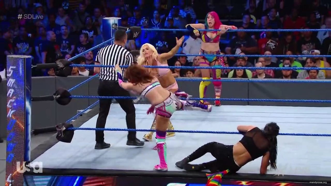 WWE_SmackDown_2019_09_24_720p_WEB_h264-HEEL_mp41983.jpg