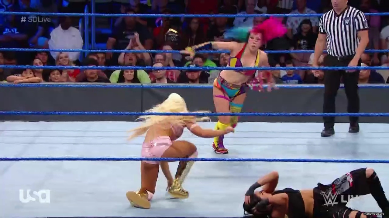 WWE_SmackDown_2019_09_24_720p_WEB_h264-HEEL_mp42032.jpg