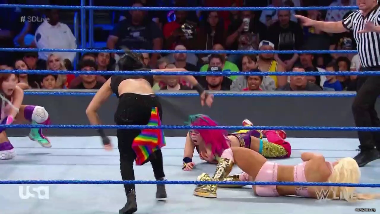 WWE_SmackDown_2019_09_24_720p_WEB_h264-HEEL_mp42057.jpg