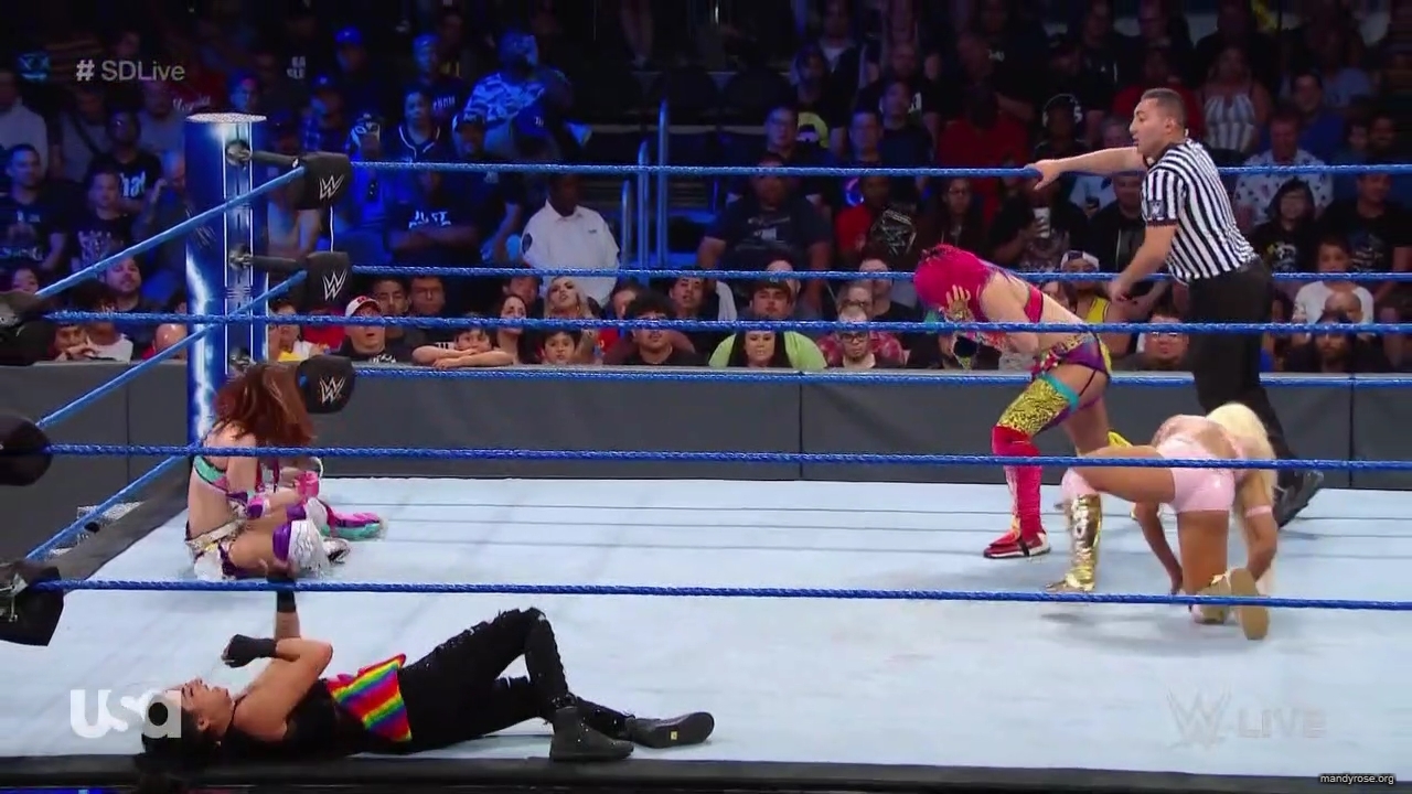 WWE_SmackDown_2019_09_24_720p_WEB_h264-HEEL_mp42061.jpg