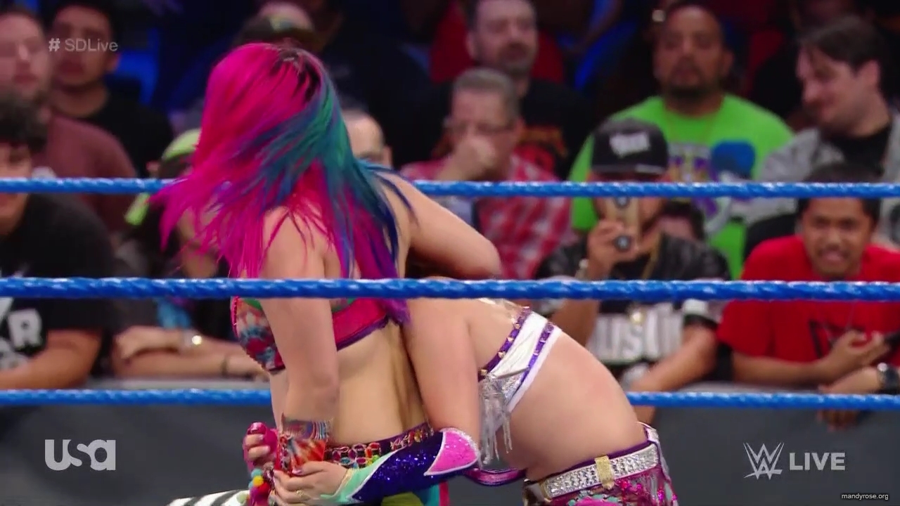 WWE_SmackDown_2019_09_24_720p_WEB_h264-HEEL_mp42101.jpg