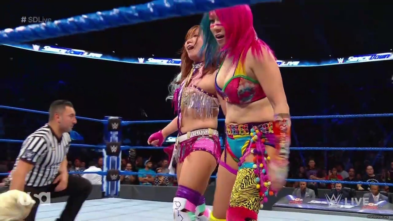 WWE_SmackDown_2019_09_24_720p_WEB_h264-HEEL_mp42102.jpg