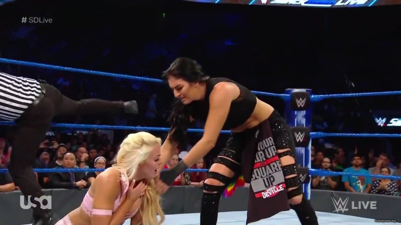 WWE_SmackDown_2019_09_24_720p_WEB_h264-HEEL_mp42108.jpg