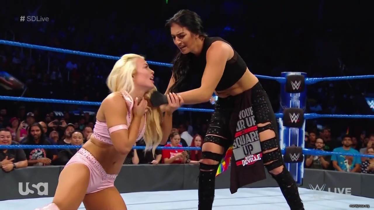 WWE_SmackDown_2019_09_24_720p_WEB_h264-HEEL_mp42109.jpg