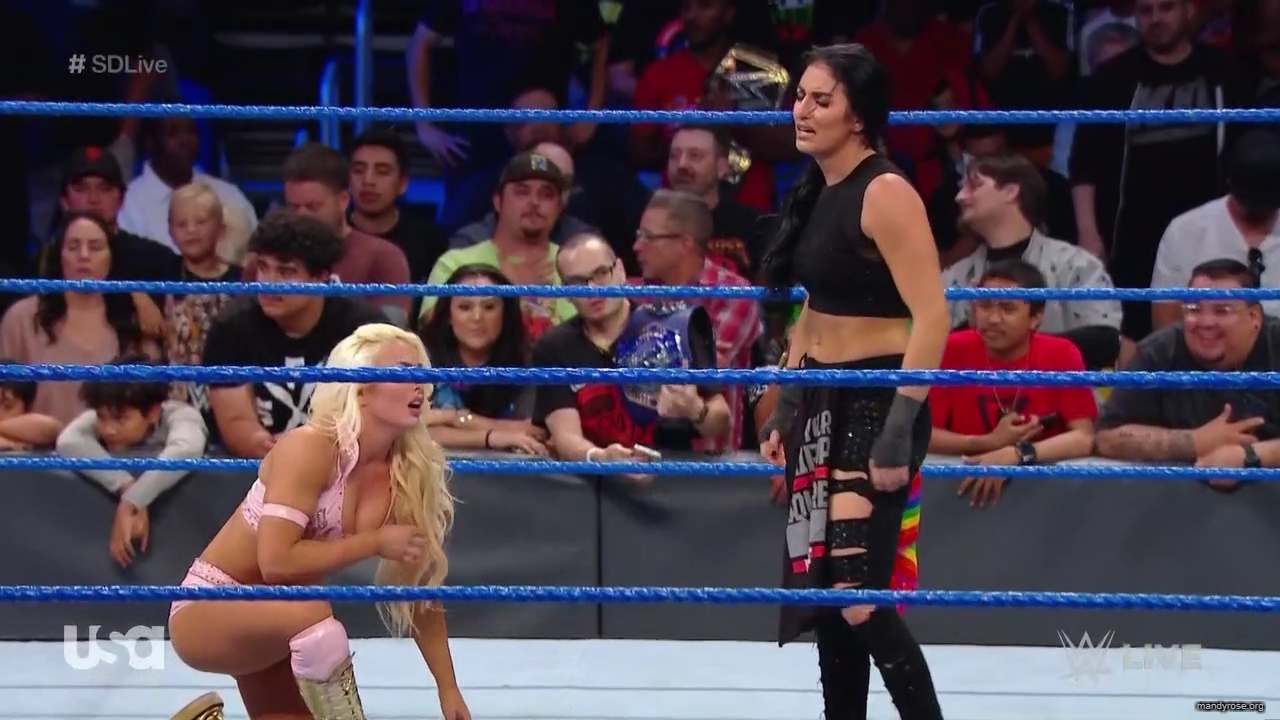 WWE_SmackDown_2019_09_24_720p_WEB_h264-HEEL_mp42112.jpg