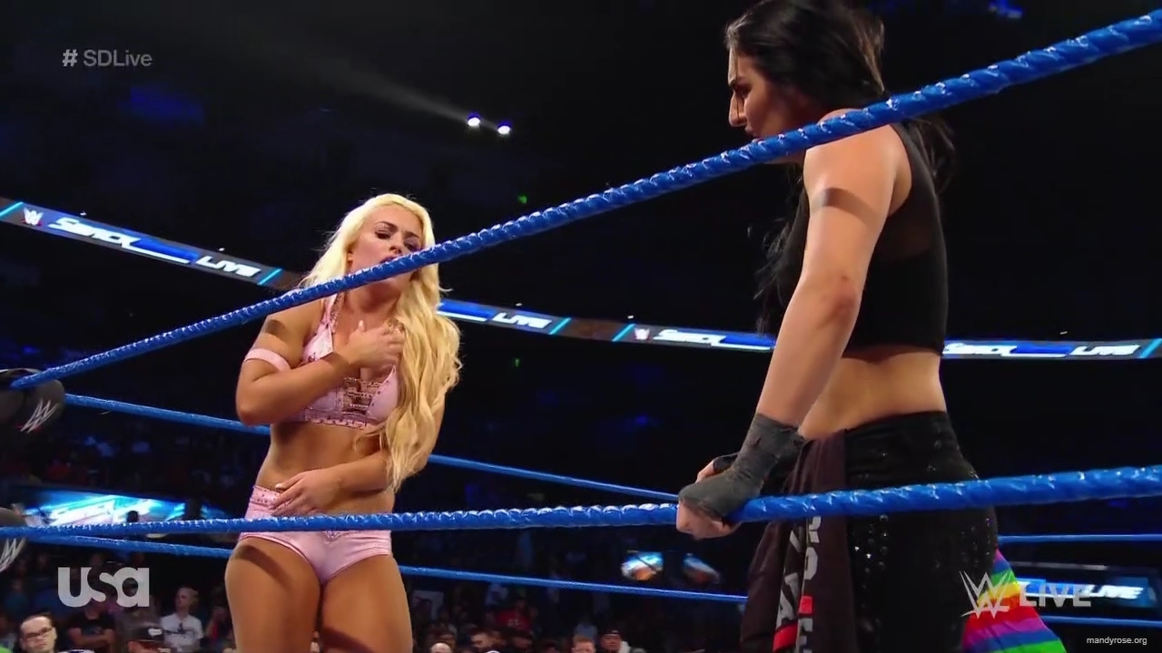 WWE_SmackDown_2019_09_24_720p_WEB_h264-HEEL_mp42126.jpg