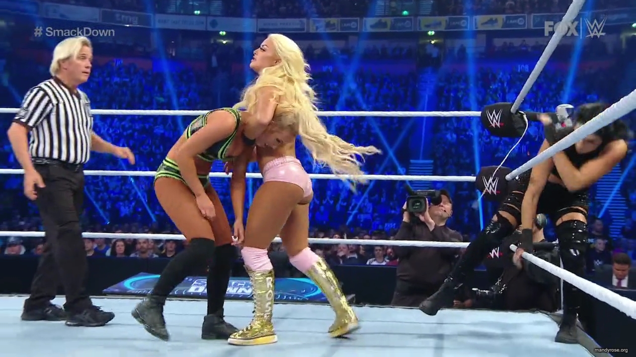 WWE_SmackDown_2019_11_08_720p_WEB_h264-HEEL_mp41564.jpg