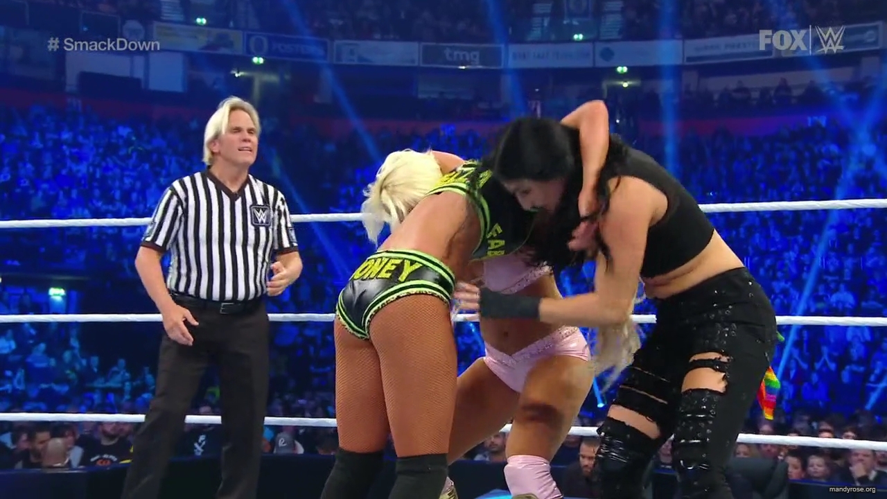 WWE_SmackDown_2019_11_08_720p_WEB_h264-HEEL_mp41567.jpg