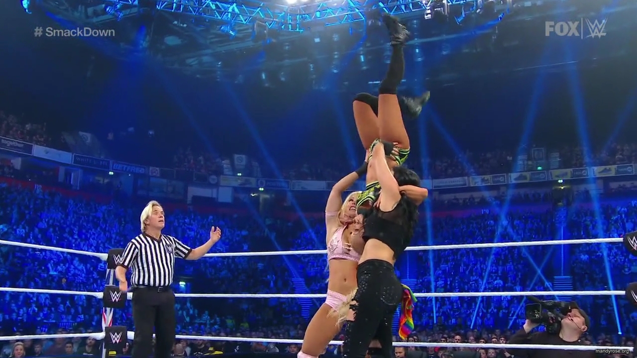 WWE_SmackDown_2019_11_08_720p_WEB_h264-HEEL_mp41571.jpg