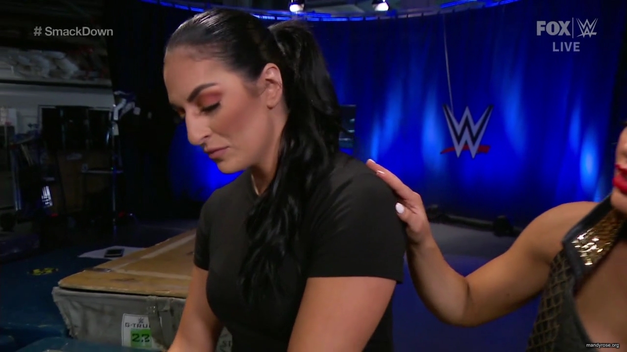 WWE_SmackDown_2019_12_27_720p_WEB_h264-HEEL_mp40939.jpg