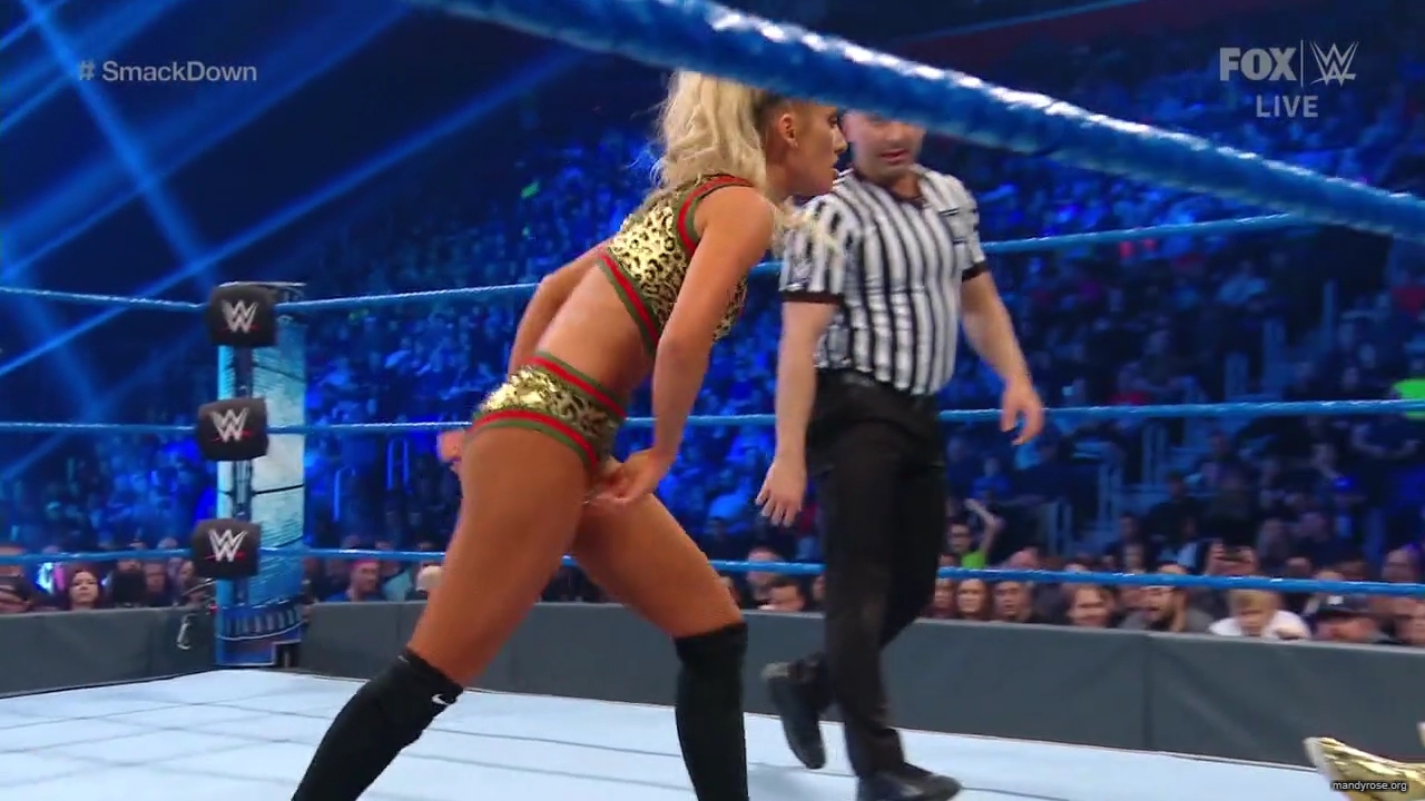 WWE_SmackDown_2019_12_27_720p_WEB_h264-HEEL_mp41339.jpg