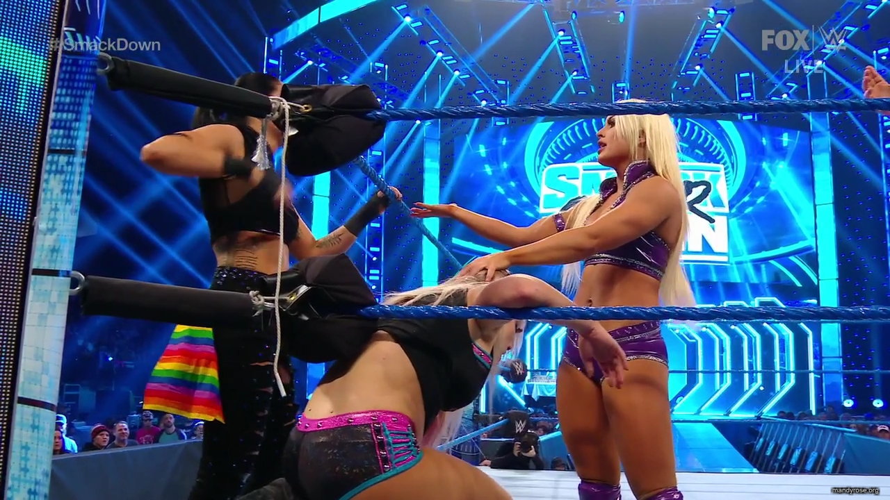 WWE_SmackDown_2020_01_31_720p_WEB_h264-HEEL_mp41749.jpg