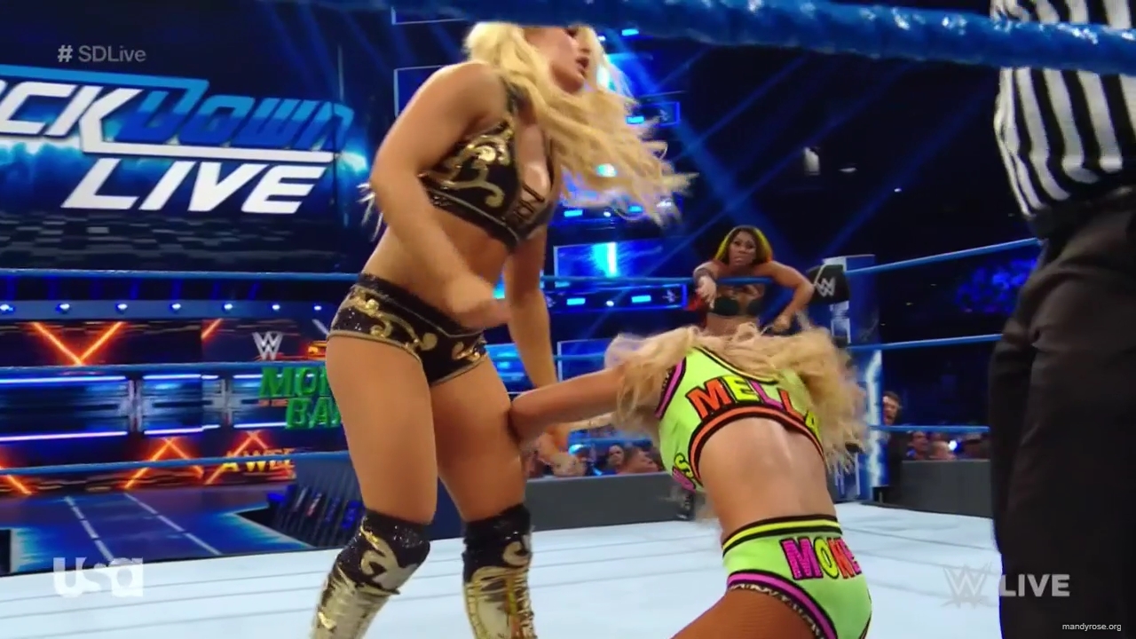 WWE_SmackDown_Live_2019_05_07_720p_HDTV_x264-NWCHD_mp40174.jpg