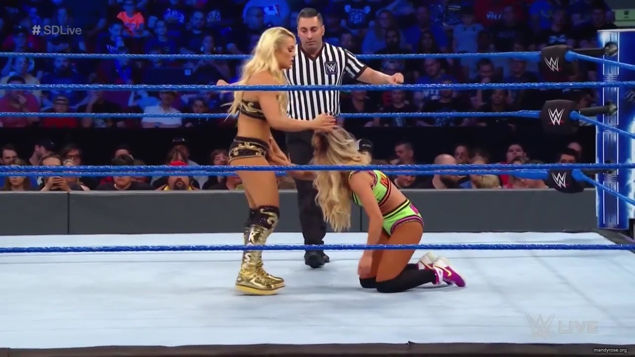 WWE_SmackDown_Live_2019_05_07_720p_HDTV_x264-NWCHD_mp40179.jpg