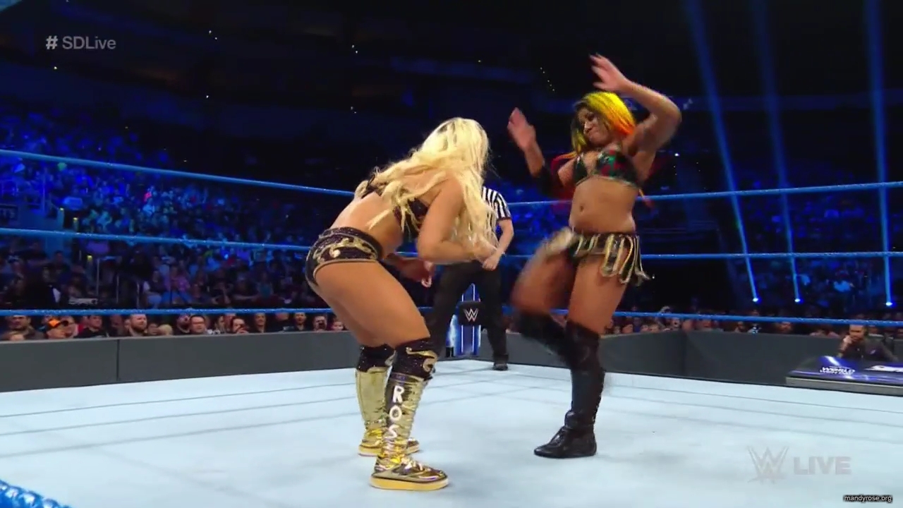 WWE_SmackDown_Live_2019_05_07_720p_HDTV_x264-NWCHD_mp40195.jpg