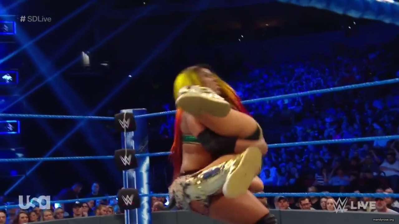 WWE_SmackDown_Live_2019_05_07_720p_HDTV_x264-NWCHD_mp40206.jpg