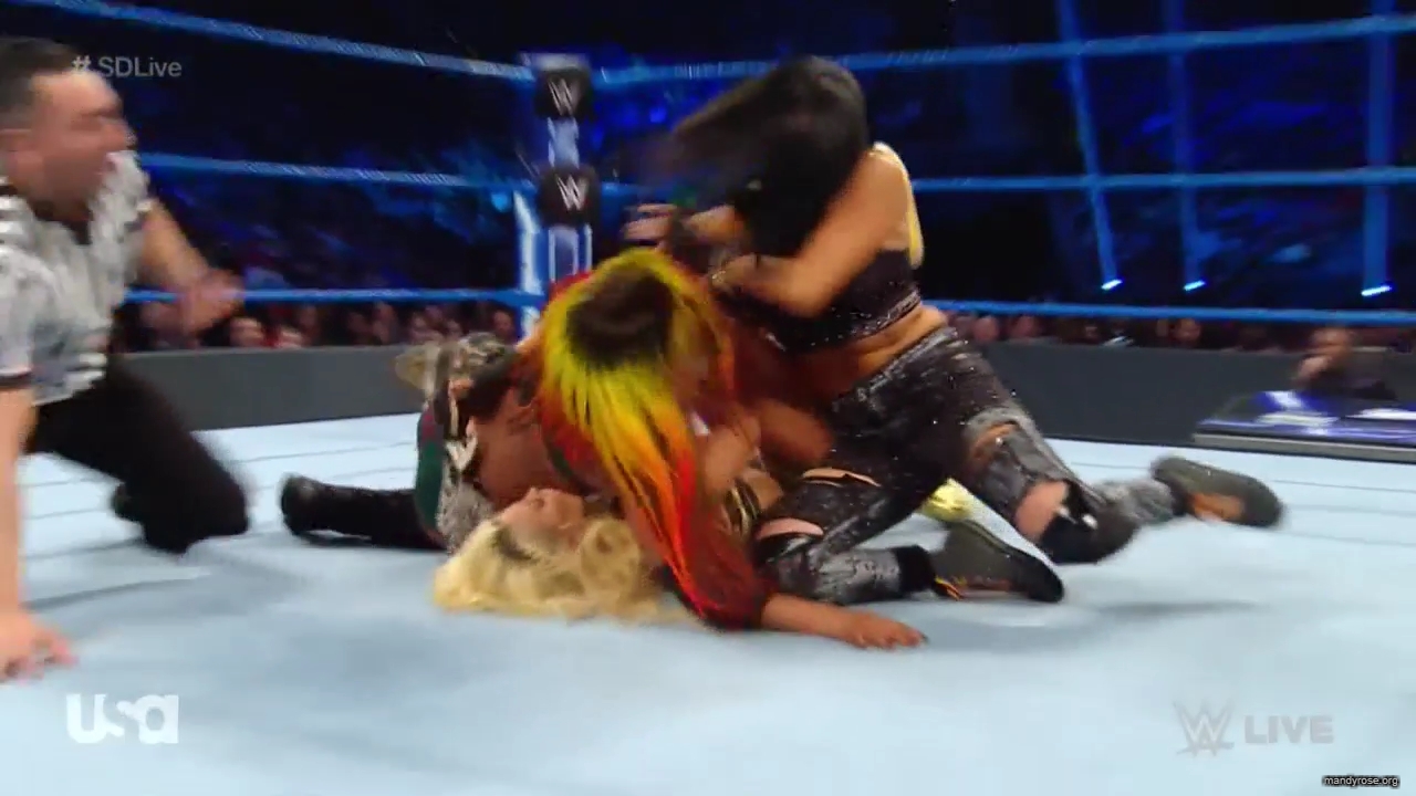 WWE_SmackDown_Live_2019_05_07_720p_HDTV_x264-NWCHD_mp40221.jpg