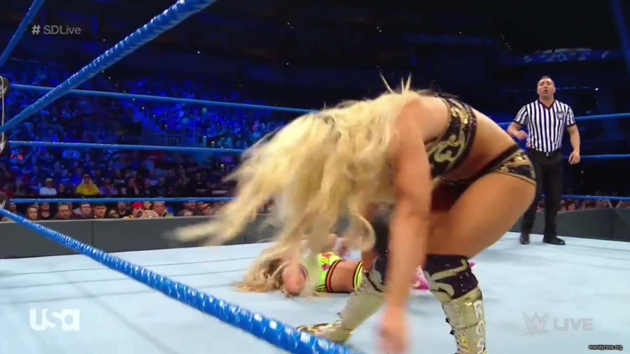 WWE_SmackDown_Live_2019_05_07_720p_HDTV_x264-NWCHD_mp40227.jpg