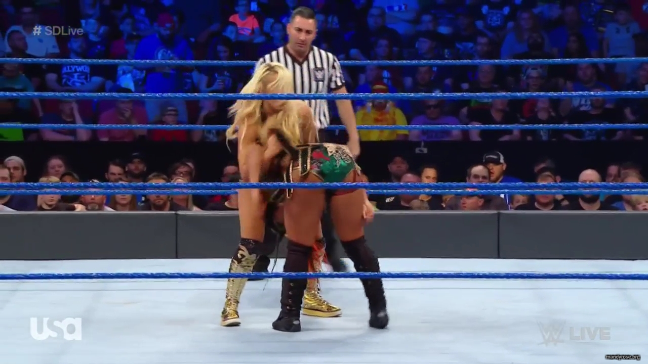 WWE_SmackDown_Live_2019_05_07_720p_HDTV_x264-NWCHD_mp40254.jpg