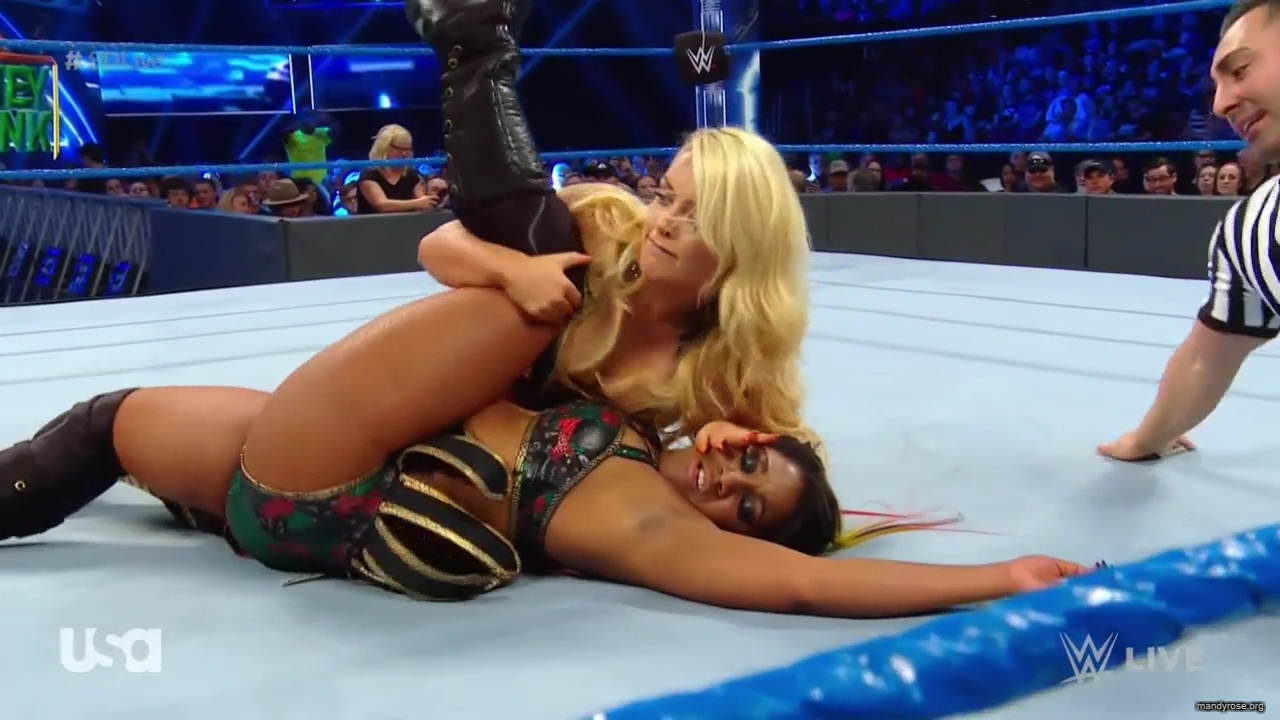 WWE_SmackDown_Live_2019_05_07_720p_HDTV_x264-NWCHD_mp40261.jpg