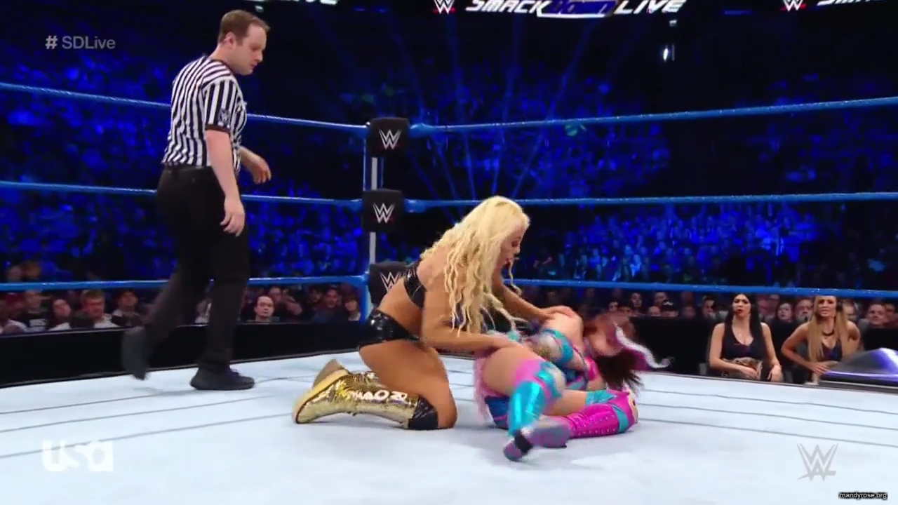 WWE_SmackDown_Live_2019_05_14_720p_HDTV_x264-NWCHD_mp43118.jpg