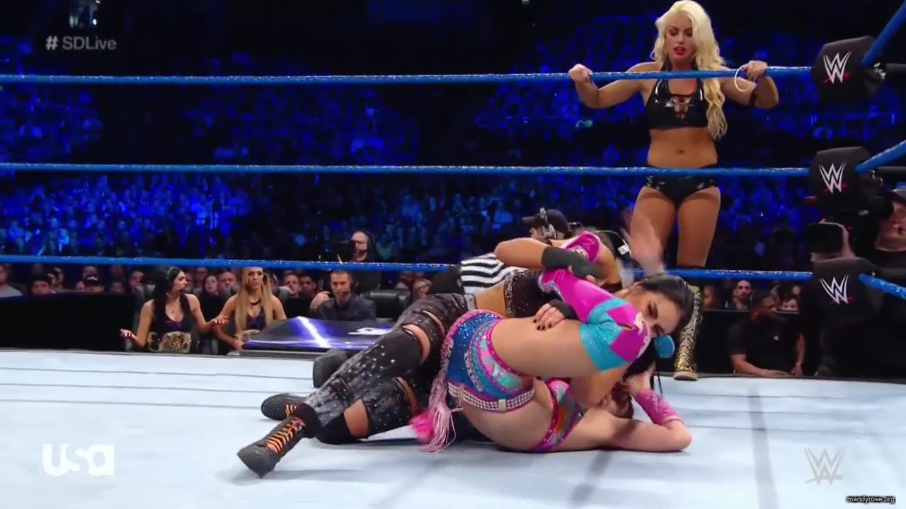 WWE_SmackDown_Live_2019_05_14_720p_HDTV_x264-NWCHD_mp43142.jpg