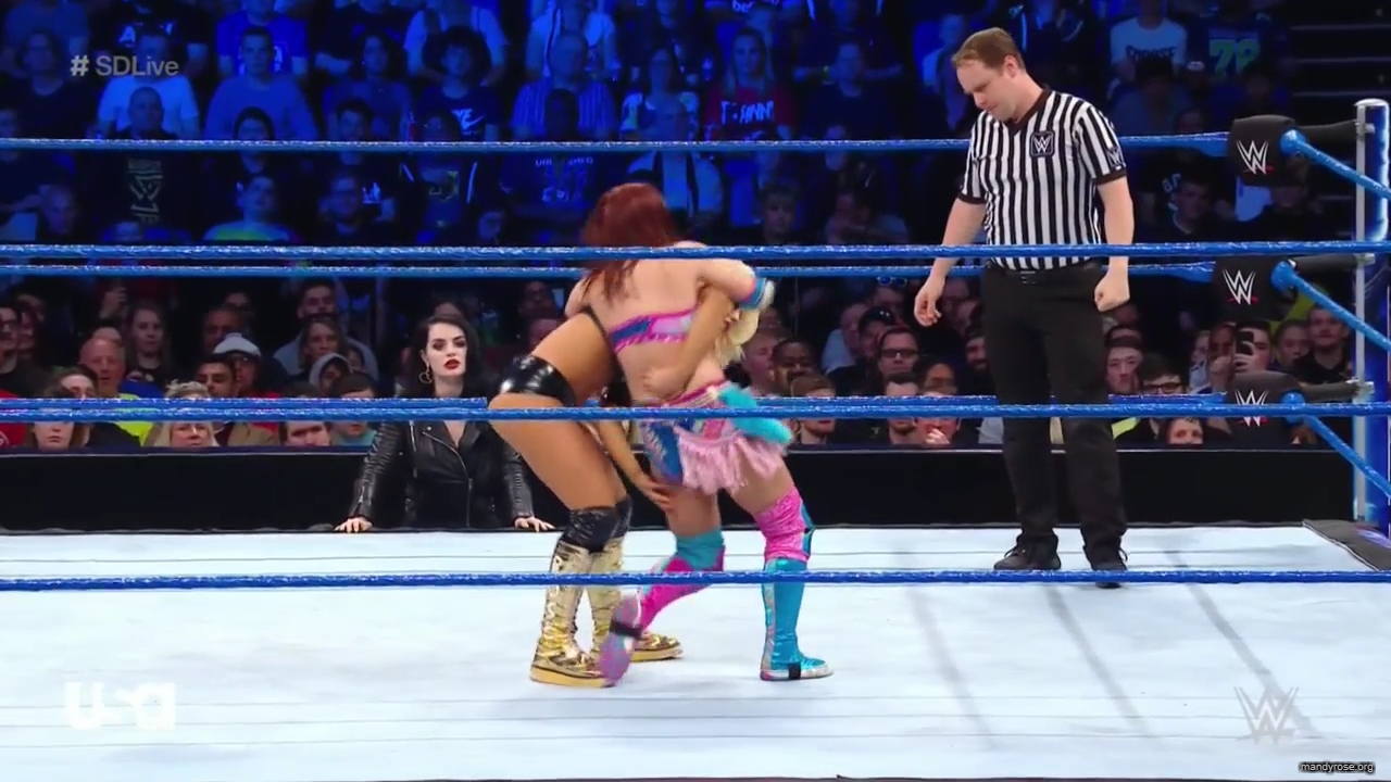 WWE_SmackDown_Live_2019_05_14_720p_HDTV_x264-NWCHD_mp43168.jpg