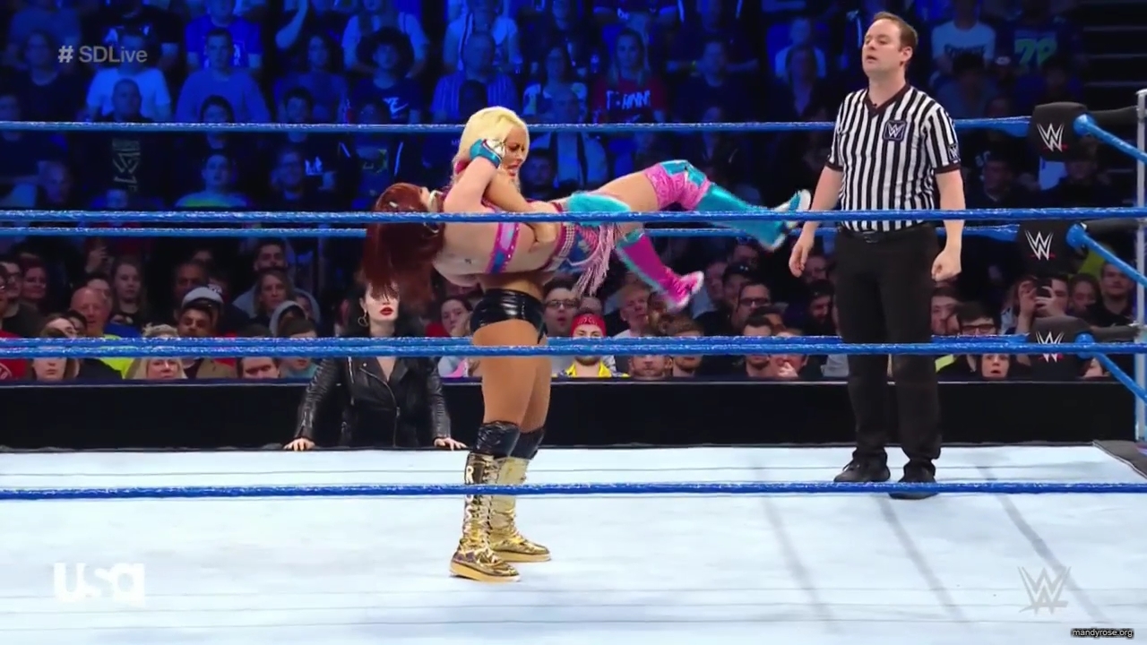 WWE_SmackDown_Live_2019_05_14_720p_HDTV_x264-NWCHD_mp43169.jpg