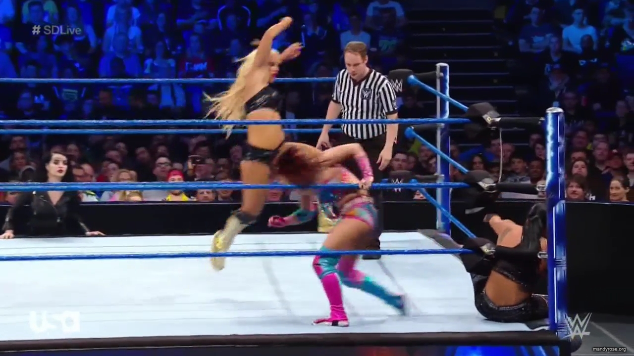 WWE_SmackDown_Live_2019_05_14_720p_HDTV_x264-NWCHD_mp43202.jpg