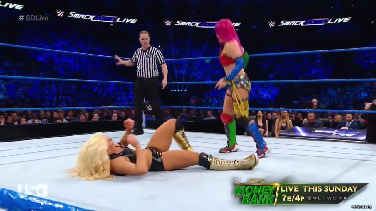 WWE_SmackDown_Live_2019_05_14_720p_HDTV_x264-NWCHD_mp43227.jpg