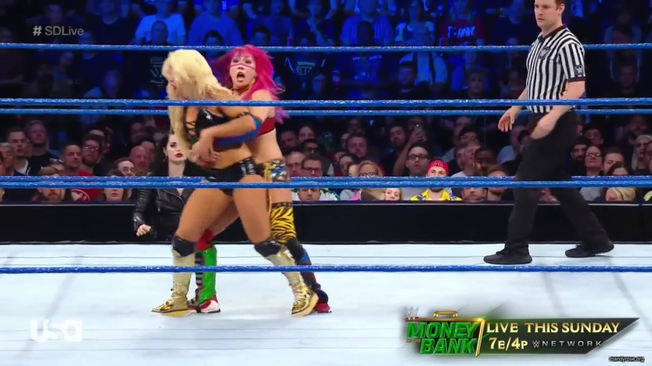 WWE_SmackDown_Live_2019_05_14_720p_HDTV_x264-NWCHD_mp43230.jpg