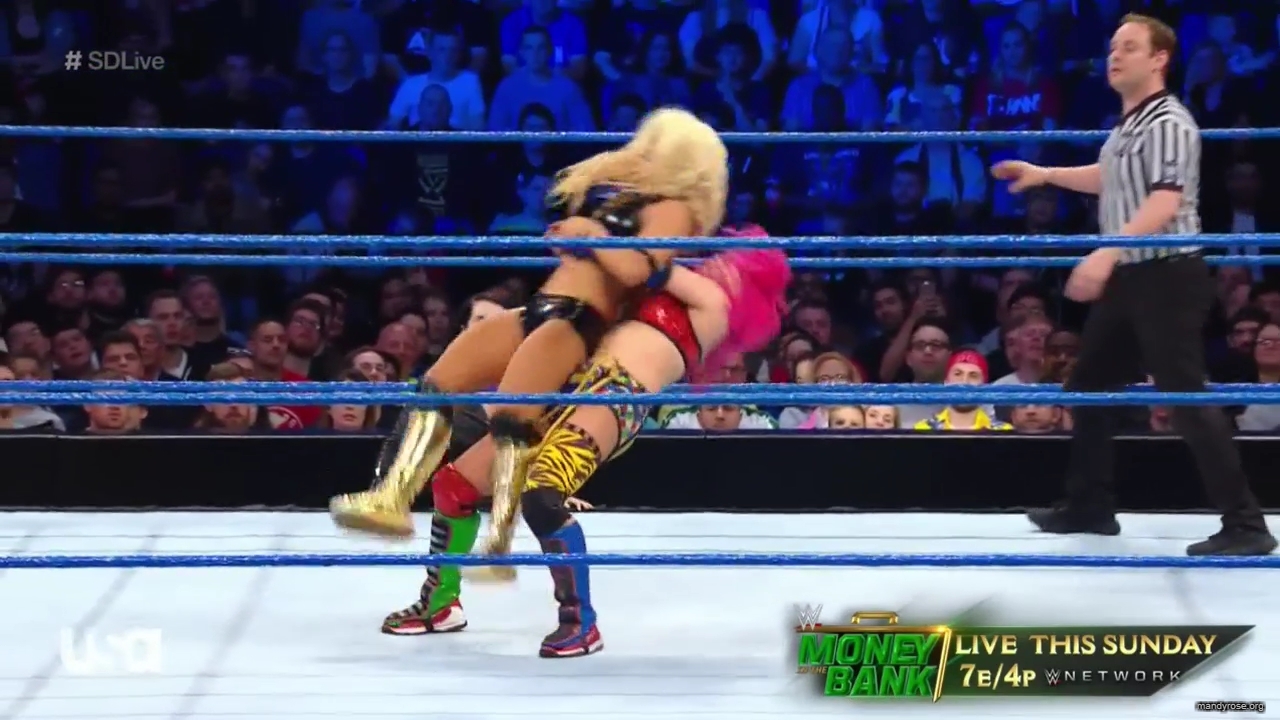 WWE_SmackDown_Live_2019_05_14_720p_HDTV_x264-NWCHD_mp43231.jpg