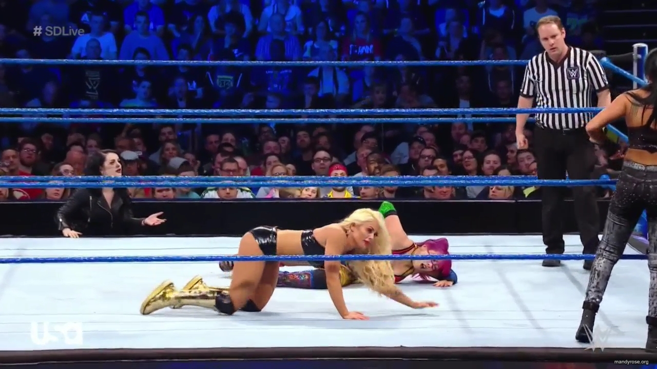 WWE_SmackDown_Live_2019_05_14_720p_HDTV_x264-NWCHD_mp43259.jpg