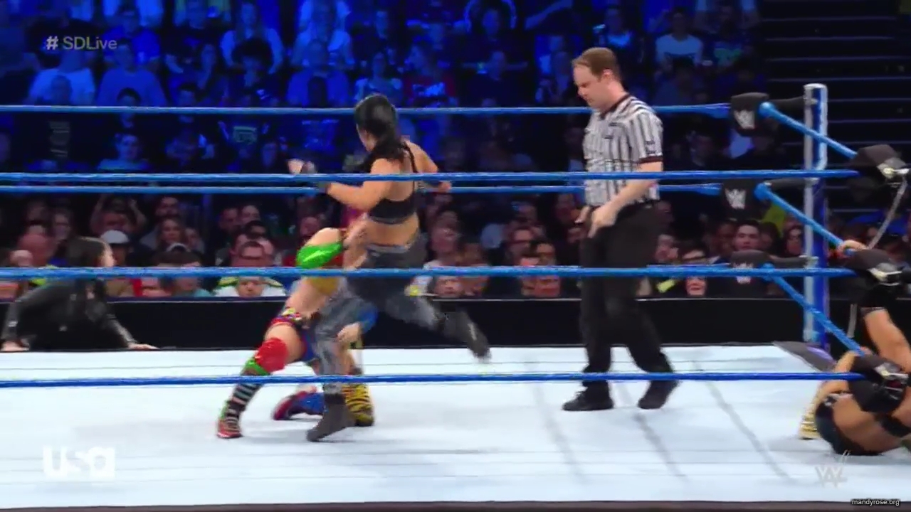 WWE_SmackDown_Live_2019_05_14_720p_HDTV_x264-NWCHD_mp43264.jpg