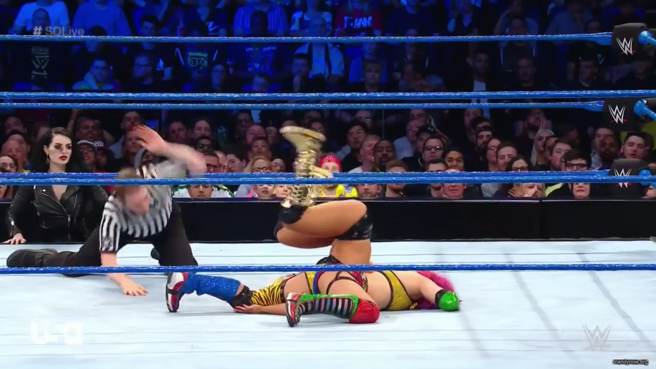 WWE_SmackDown_Live_2019_05_14_720p_HDTV_x264-NWCHD_mp43298.jpg