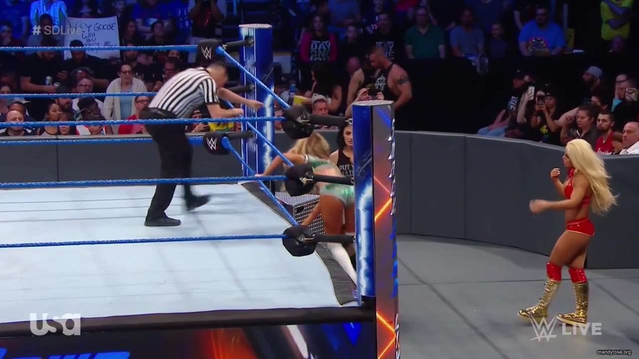 WWE_SmackDown_Live_2019_05_21_720p_HDTV_x264-NWCHD_mp40306.jpg