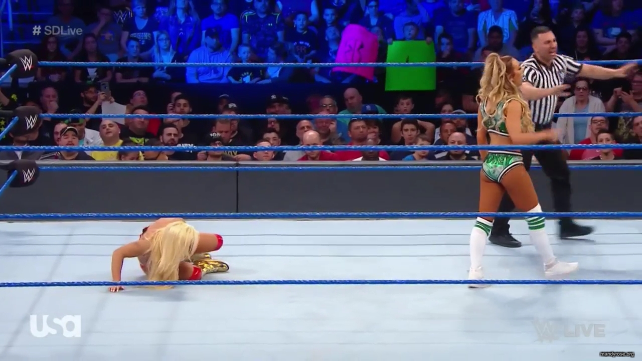 WWE_SmackDown_Live_2019_05_21_720p_HDTV_x264-NWCHD_mp40316.jpg