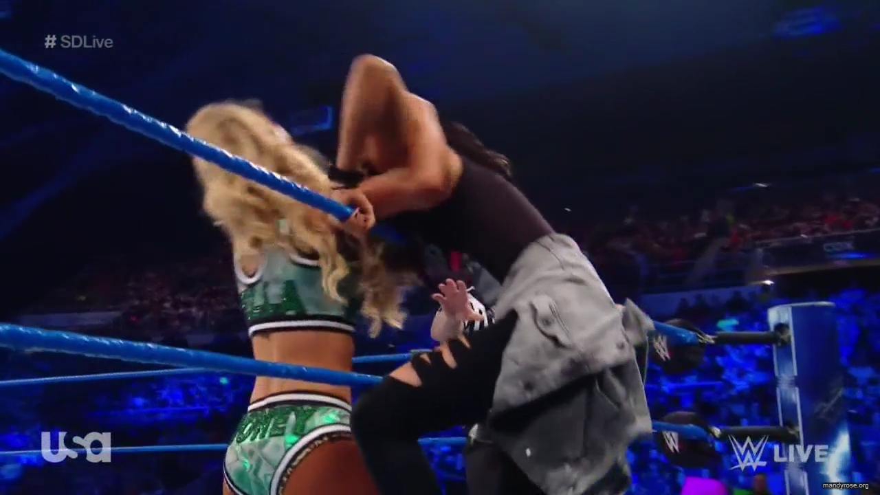 WWE_SmackDown_Live_2019_05_21_720p_HDTV_x264-NWCHD_mp40320.jpg