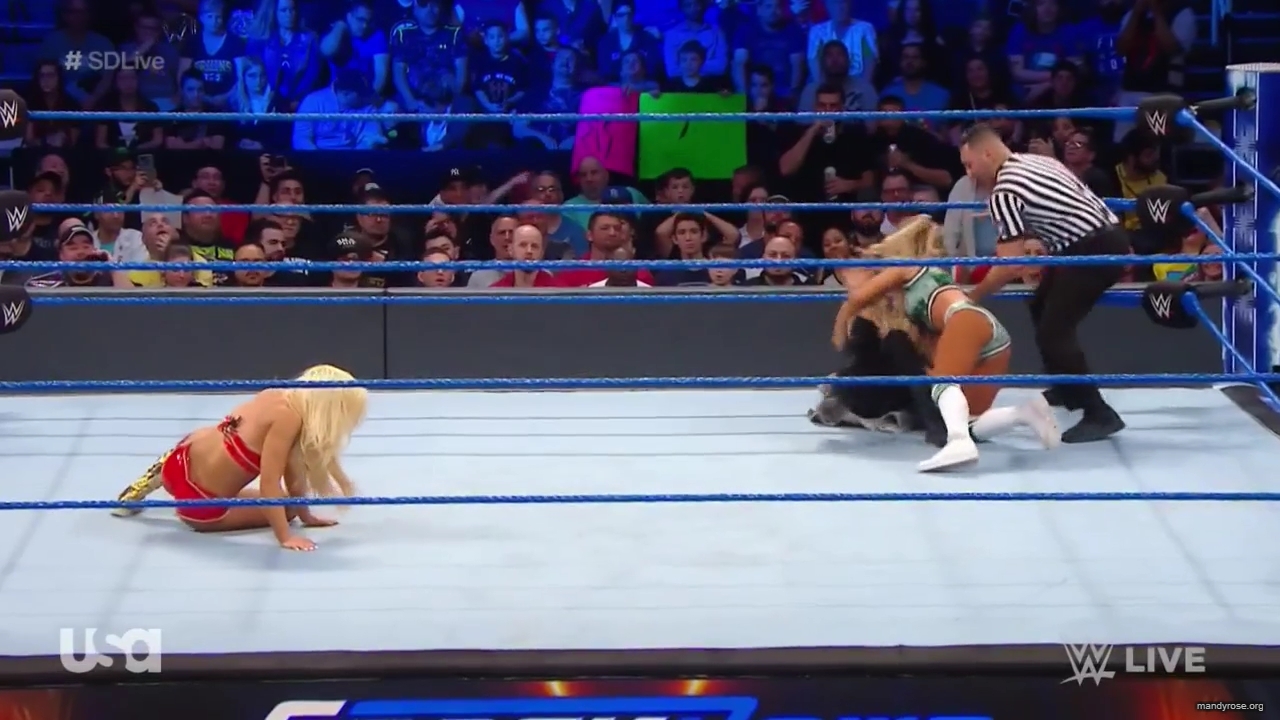 WWE_SmackDown_Live_2019_05_21_720p_HDTV_x264-NWCHD_mp40326.jpg