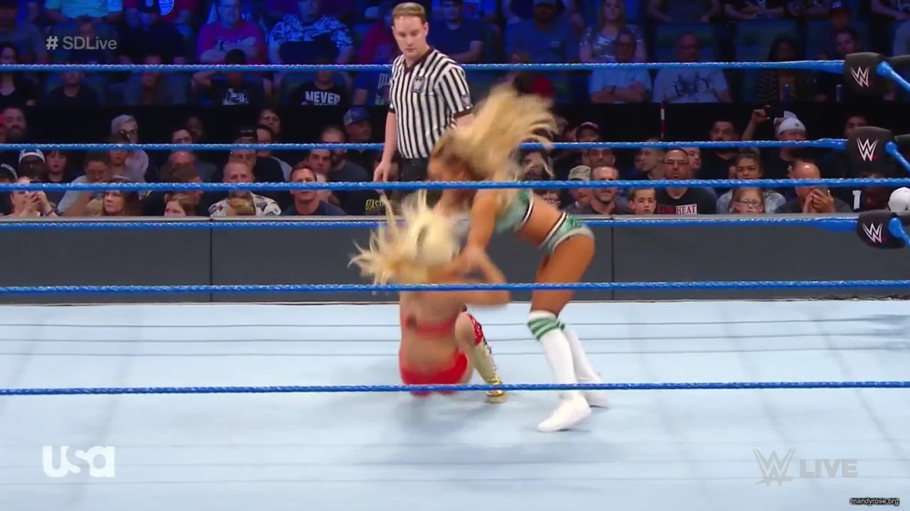 WWE_SmackDown_Live_2019_05_28_720p_HDTV_x264-NWCHD_mp41100.jpg