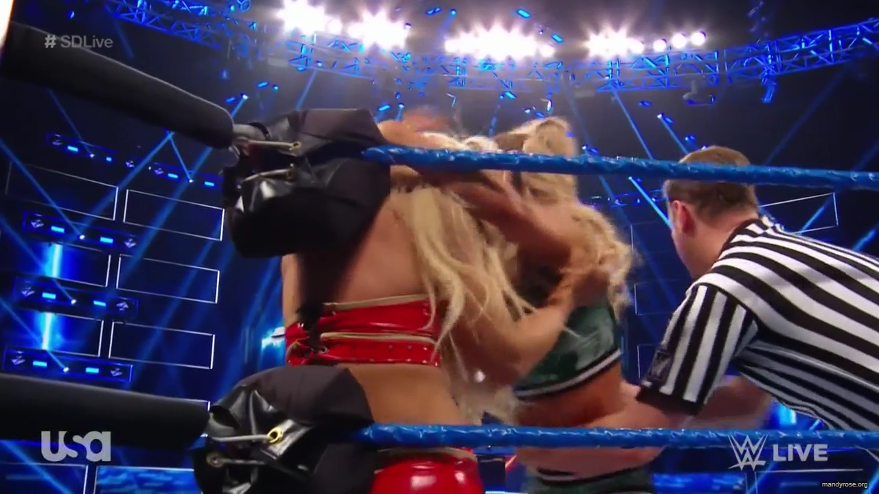 WWE_SmackDown_Live_2019_05_28_720p_HDTV_x264-NWCHD_mp41143.jpg