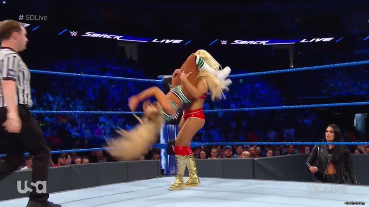 WWE_SmackDown_Live_2019_05_28_720p_HDTV_x264-NWCHD_mp41237.jpg